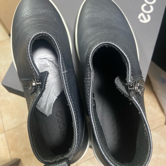 Ecco Farah metallic Grey ankle bootie/sneaker new- Size 41 - Picture 4 of 7